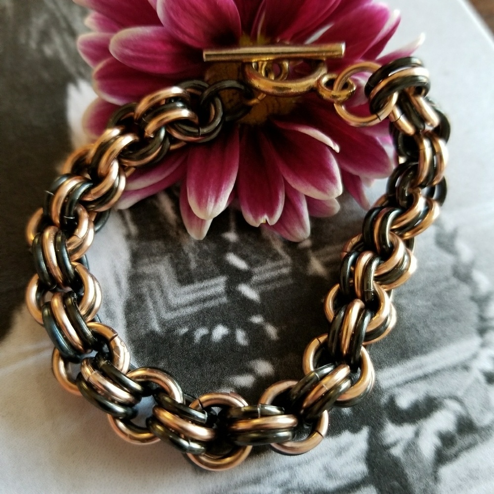 Chunky link bracelet gold and black tone toggle